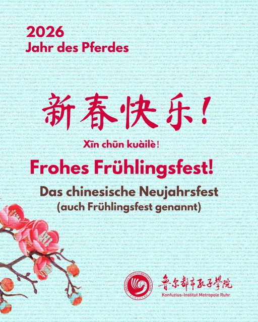 Das chinesische Neujahrsfest, auch Frühlingsfest genannt, richtet sich nach dem Mondkalender und fällt jedes Jahr auf ein anderes Datum. 
 
Dieses Jahr beginnt das neue Jahr nach dem chinesischen Mondkalender am 17. Februar. Das Datum läutet das Jahr des Pferdes ein und schon am Vorabend wird gefeiert, wie bei uns an Silvester – das wichtigste Familienfest im chinesischen Kalender. 
 
Das Frühlingsfest markiert den Beginn eines neuen Jahres und steht für Neubeginn, Hoffnung und Zusammenhalt. Traditionell kommen Familien zusammen, reisen oft über weite Strecken, teilen gemeinsame Mahlzeiten und verabschieden symbolisch das Alte. Das Fest dauert mehrere Tage und prägt das öffentliche wie private Leben.
 
Zu den bekanntesten Traditionen gehören festliche Dekorationen, rote Spruchbänder, das Zeichen 福 (fú) für Glück, rote Umschläge mit Glücksgeld, gemeinsames Essen, Musik, Tanz und kulturelle Darbietungen. 
 
Auch in Duisburg haben Feierlichkeiten zu diesem Anlass bereits Tradition: 
Am 30. Januar (Freitag) laden wir zu einer festlichen Gala ein – mit Musik, Tanz und kultureller Begegnung in der Mercatorhalle.

🎟️ Informationen und Tickets: Link in Bio

👉 Speichern, um den Termin und die Hintergründe zum Frühlingsfest im Blick zu behalten.

#ChinesischesFrühlingsfest 
#ChineseNewYear 
#SpringFestival 
#JahrDesPferdes 
#ChinesischeKultur 
#Kulturaustausch 
#ChinaVerstehen 
#Duisburg 
#MetropoleRuhr 
#Kulturveranstaltung #NeujahrNachMondkalender #KulturInDuisburg