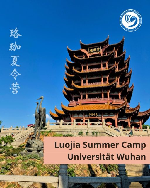 𝐖𝐞𝐢𝐭𝐞𝐫𝐞 𝐏𝐥ä𝐭𝐳𝐞, 𝐧𝐞𝐮𝐞 𝐃𝐞𝐚𝐝𝐥𝐢𝐧𝐞. Mit uns in den Semesterferien an unsere Partneruniversität!
Du lernst Chinesisch und willst deine Sprachkenntnisse vor Ort vertiefen? Dann ist das 𝐋𝐮𝐨𝐣𝐢𝐚 𝐒𝐮𝐦𝐦𝐞𝐫 𝐂𝐚𝐦𝐩 an der Universität 𝐖𝐮𝐡𝐚𝐧 deine Chance.
Wir dürfen 8 weitere Plätze vergeben und haben das Bewerbungsportal erneut geöffnet!
📆 6. – 20. September 2026
📍 Wuhan, China
🍵 Sprachkurse, Kulturworkshops, Exkursionen & echte China-Experience
𝐃𝐚𝐬 𝐁𝐞𝐬𝐭𝐞?
💡 Studiengebühren & Unterkunft werden übernommenv
Zwischen Campus-Vibes & Megacity-Abenteuer!🛫🧳Du verbesserst dein Chinesisch und erlebst China hautnah.
𝐕𝐨𝐫𝐚𝐮𝐬𝐬𝐞𝐭𝐳𝐮𝐧𝐠𝐞𝐧:
Du bist zwischen 18–30 und hast ein HSK 2-Zertifikat.
Worauf wartest du also noch?😉
🚨 𝐁𝐞𝐰𝐞𝐫𝐛𝐮𝐧𝐠𝐬𝐬𝐜𝐡𝐥𝐮𝐬𝐬 𝐧𝐞𝐮: 𝟐𝟖.𝟎𝟓.𝟐𝟎𝟐𝟔
𝐇𝐚𝐬𝐭 𝐃𝐮 𝐧𝐨𝐜𝐡 𝐤𝐞𝐢𝐧 𝐇𝐒𝐊-𝟐-𝐙𝐞𝐫𝐭𝐢𝐟𝐢𝐤𝐚𝐭? Bis 𝟐𝟖.𝟎𝟓. kannst Du Dich auch für den Prüfungstermin am 27.06. anmelden!
Weitere Infos gibt es auf unserer Webseite (Link in Bio)!
#luojiasummercamp #studyinchina #china #hsk #universitätwuhan