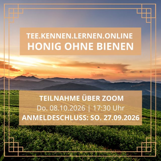 Die gemütliche Jahreszeit beginnt und die neuen Tee-Termine sind da! Los geht’s online am 8.10. Buchungsschluss 27.09. Willkommen!

TEE.KENNEN.LERNEN.ONLINE lädt dazu ein, in gemütlicher, informativer Runde ausgewählte, hochwertige Tees zu probieren – am heimischen Bildschirm und im eigenen Rhythmus. 

Manche Tees duften nach Honig, reifen Früchten und Muskateller, obwohl ihnen nichts zugesetzt wurde. Eine wichtige Rolle spielen winzige Insekten, Zikaden, deren Knabberei an den Blättern die Teepflanze zu einer besonderen Reaktion veranlasst. Doch der Insektenbiss allein macht noch keinen guten Tee. 

Wieland Schulz hat wieder eine tolle Auswahl zusammengestellt: An drei ganz unterschiedlichen Beispielen erfahren wir, wie Pflanzenreaktion, Kultivar und Verarbeitung gemeinsam jene Aromen hervorbringen, die in Taiwan als Mi Xiang 蜜香 bezeichnet werden und diese Tees so begehrt machen.

𝐎𝐤𝐭𝐨𝐛𝐞𝐫-𝐒𝐞𝐬𝐬𝐢𝐨𝐧: 𝐇𝐨𝐧𝐢𝐠 𝐨𝐡𝐧𝐞 𝐁𝐢𝐞𝐧𝐞𝐧
𝐈𝐧𝐬𝐞𝐤𝐭𝐞𝐧 𝐮𝐧𝐝 𝐛𝐞𝐭ö𝐫𝐞𝐧𝐝𝐞 𝐀𝐫𝐨𝐦𝐞𝐧 
📅 Do, 08.10.2026
⏰ 17:30–19:30 Uhr
💻 Teilnahme online via Zoom
⏳ Buchung möglich bis So, 27.09.2026

Sichert Euch jetzt einen Platz in unserer Teerunde!

Nach Buchungsschluss schicken wir die Teeproben zu Euch nach Hause. Alles, was Ihr dann noch braucht, ist heißes Wasser und Lust auf eine informative, genussvolle Entdeckungsreise mit uns.

Die Kurse bauen nicht aufeinander auf, sie können auch einzeln gebucht werden.

🔗 Mehr Infos & Buchung, siehe Kulturkalender, Link in Bio @konfuzius_institut_ruhr

🤝 @konfuziusinstitutleipzig @audi.konfuzius.institut.in @konfuzius_institut_ruhr